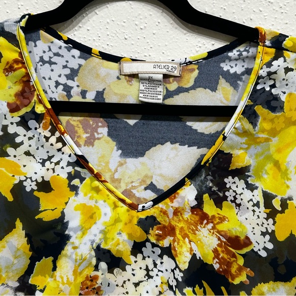 ATELLER 29 Chic Floral V-Neck Blouse in Yellow and Black - Picture 2 of 4
